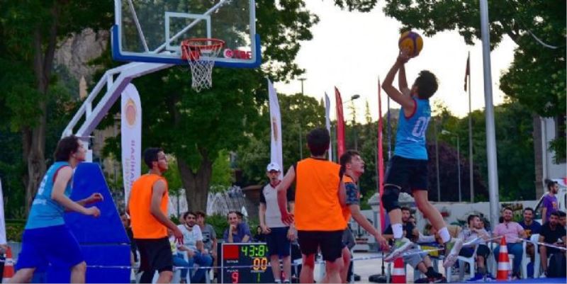 3x3 Basketbol Turnuvasi Sona Erdi.