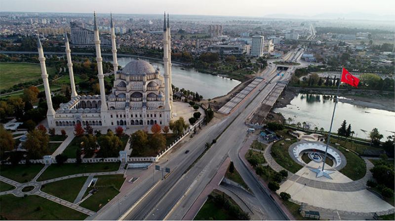 Adana'da Seyhan Baraj Gölü kiyisina koronavirüs kisitlamasi