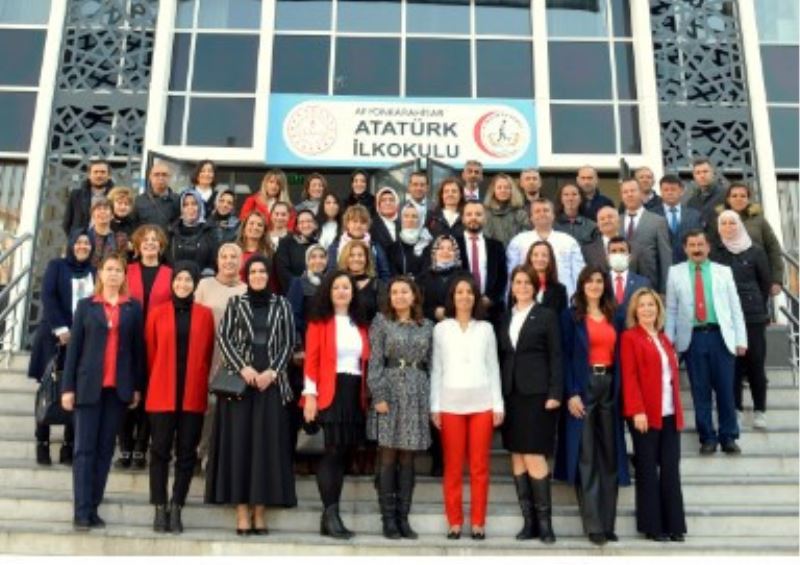 Afyon Atatürk Ilkokulu eTwinning Projelerinde ödüle doymuyor