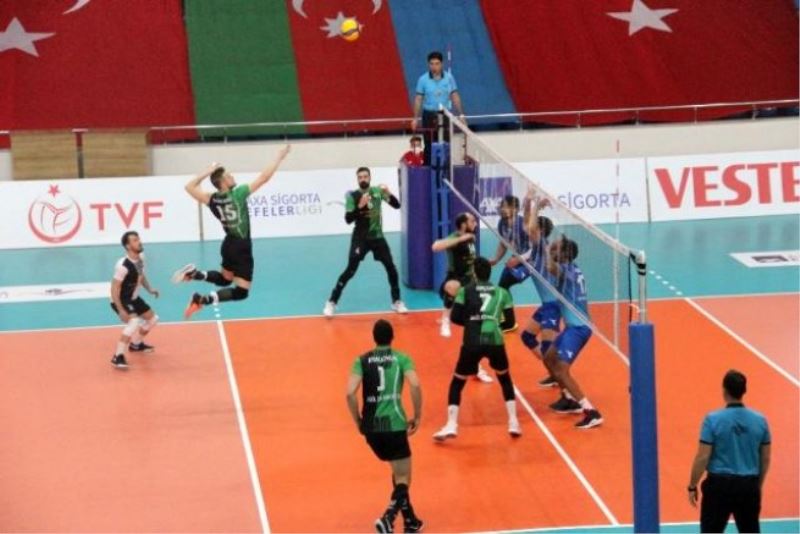 Afyon Belediye Yüntas Voleybol Takimi'ni konuk eden Bingöl Solhan Spor karsilasmadan 3-1 galibiyetle ayrildi.