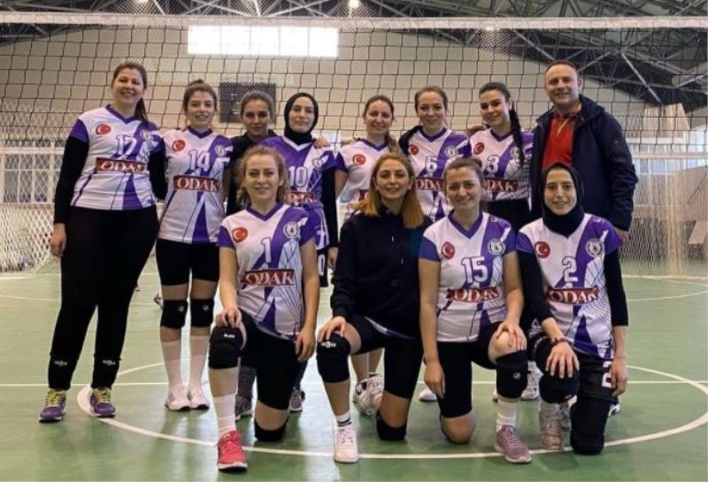 Afyonkarahisar Barosu Kadin Voleybol Takimi iddiali geliyor.