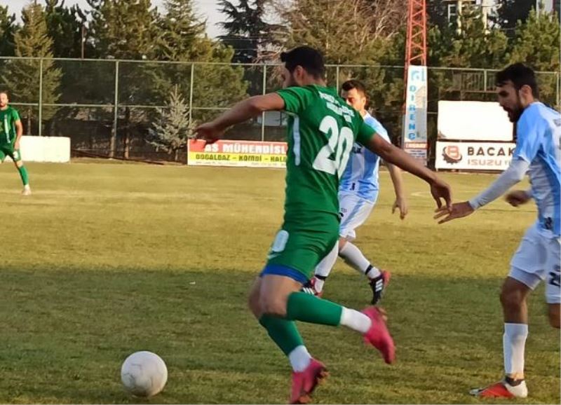 Amatör ligde Suhut Belediye Hisarspor Hocalar Belediyespor'u 3 Golle Geçti