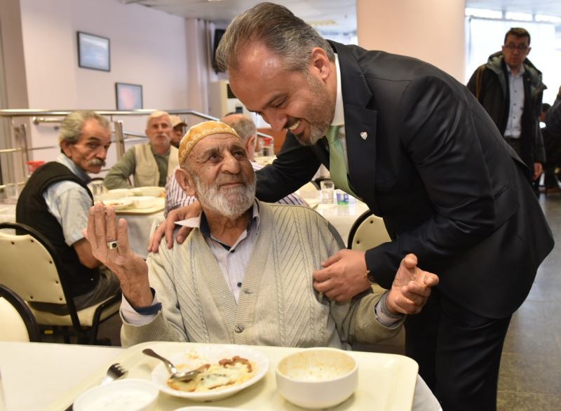 Asirlik Çinarina Dogum Günü