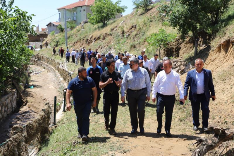 Baskan Uluçay ve Millet Vekili Özkaya Sel felaketinin Zarar verdigi Köyleri ziyaret etti.