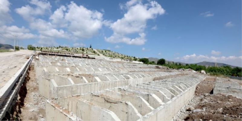 Bayraktepe Mezarliginda Yapili Kabirler Tahsise Sunuluyor