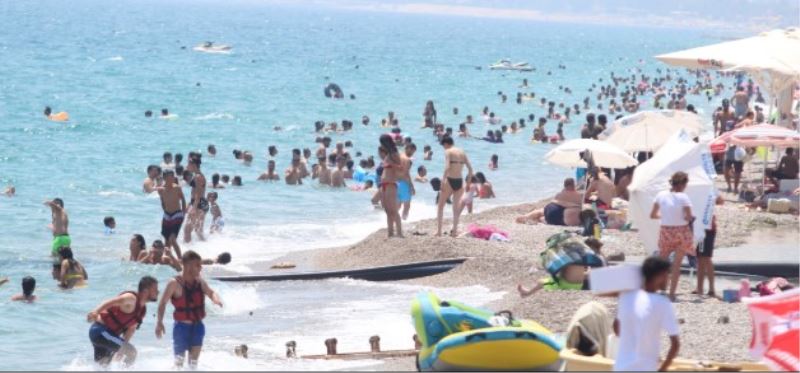 Deniz Suyu Sicakligi Hava Sicakligiyla Esitlendi, Antalya Denize Döküldü