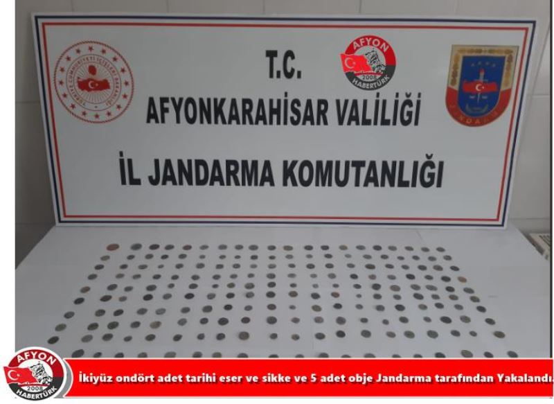 Ikiyüz ondört  adet tarihi eser ve sikke ve 5 adet obje Jandarma tarafindan Yakalandi.