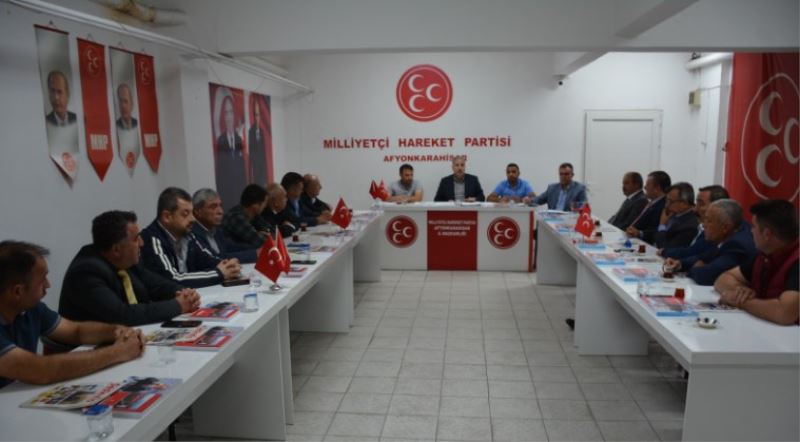 Il Baskani Mehmet Kocacan, ilçe baskanlari ile parti binasinda bir araya geldi.