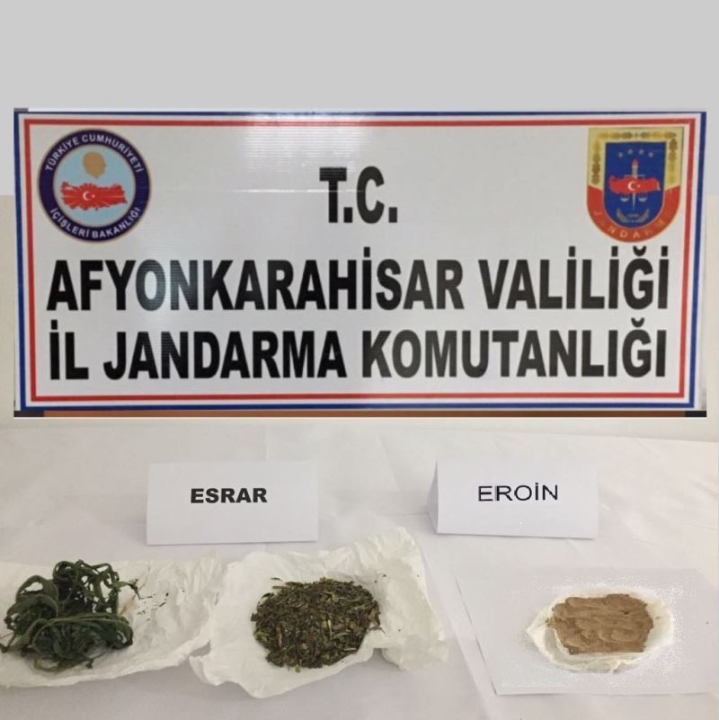 Jandarma Uyusturucu Elegeçirdi.