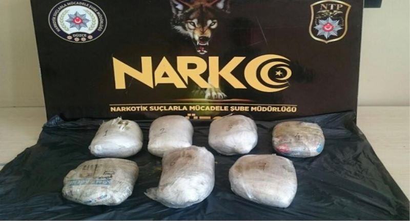 Narkotik Köpegi Ile Yapilan Aramada 7 Kilo Esrar Maddesi Gericilestirildi