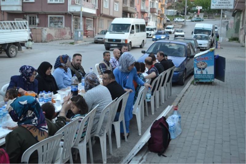 Özel Insanlar Dernegi Afyonkarahisarsubesi Iftar Yemeginde Bulustu.