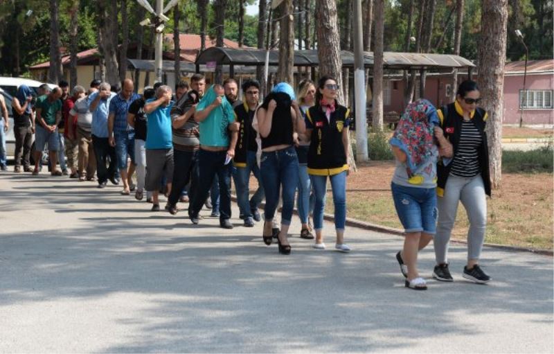 Polis, Aile Gibi Otele Giris Yapti