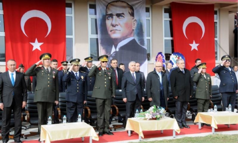 Polis Meslek Egitim Merkezi 18. Dönem Mezuniyet Töreni Valimiz Yildirim?in Katilimiyla Gerçeklesti.