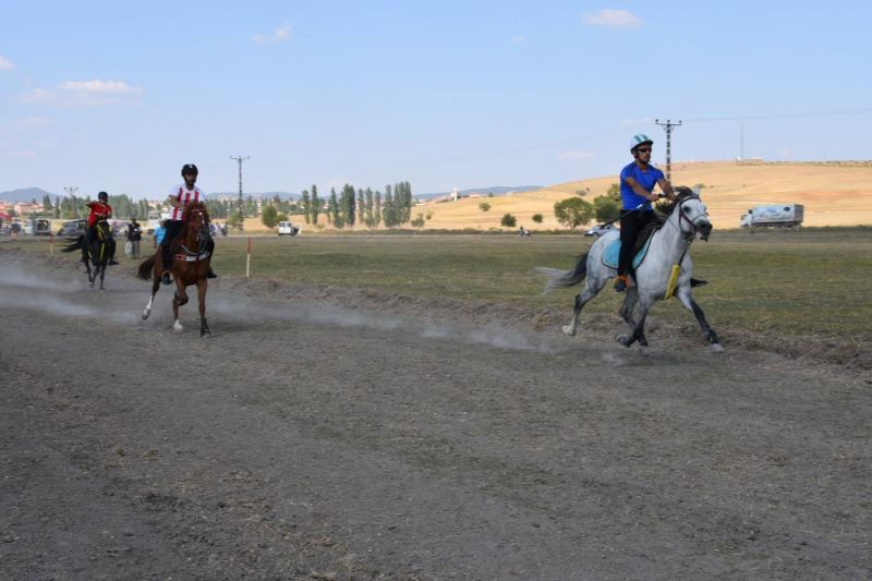 Rahvan At Yarislarinda Kupa Ve Madalyalar Sahibini Buldu