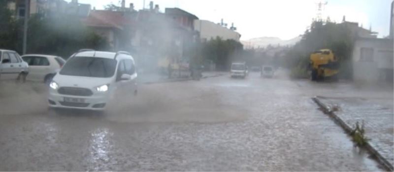 Sandiklida Yagan Saganak Yagmur Hayati Olumsuz Etkiledi