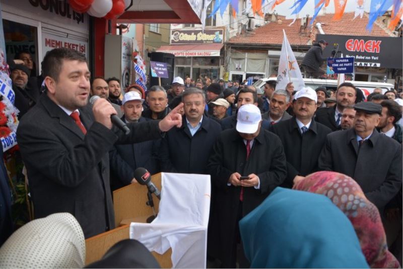 Seçim Bürosu Açilisina Yogun Ilgi