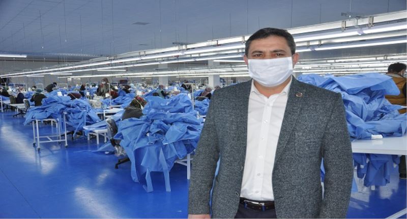 Tekstil Fabrikasini Saglikçilar Için Tulum Fabrikasina Dönüstürdü