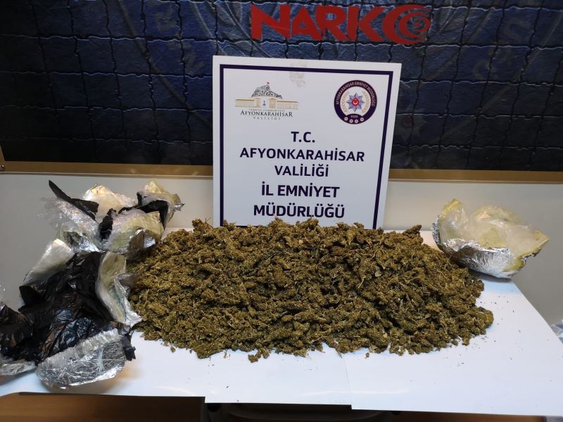 Üç Ayri Paket Halinde 3 Kilo 145,5 Gram Esrar Maddesi Ele Geçirildi,