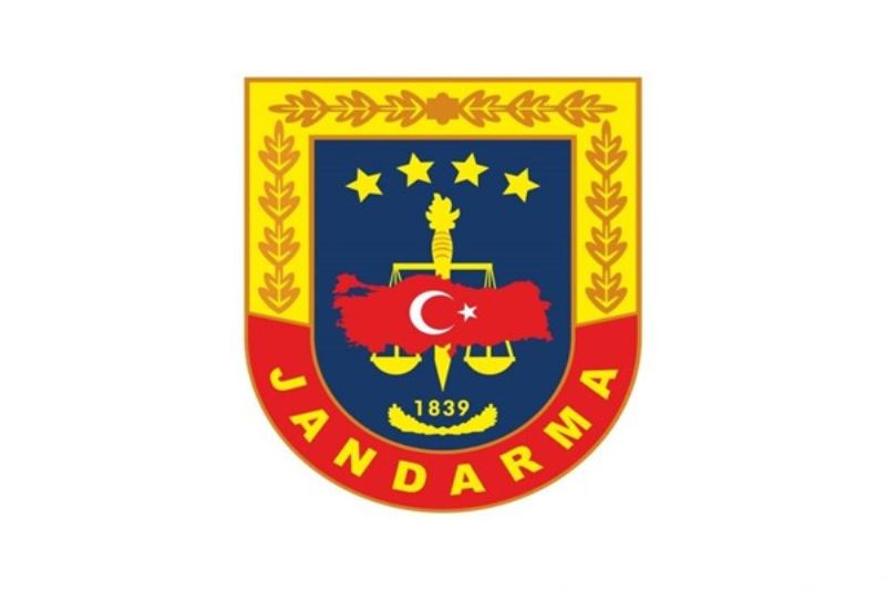 Van, Adana, Sinop ve Hatay’da Il Jandarma Komutanligi tarafindan yapilan uyusturucu operasyonunda 8 süpheli yakalandi.