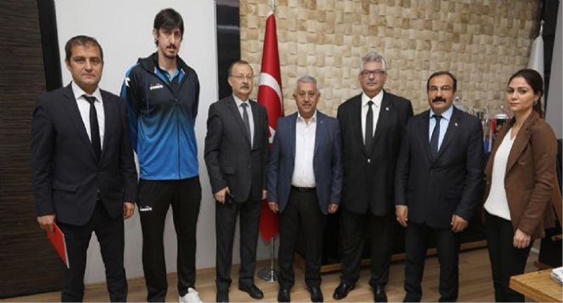 Voleybol Takimi Yöneticilerinden Ziyaret